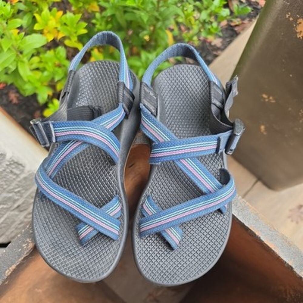 Chaco Z/2 Classic Sport Sandals Blue Pink Striped Toe Loop Hiking Women's Size 7